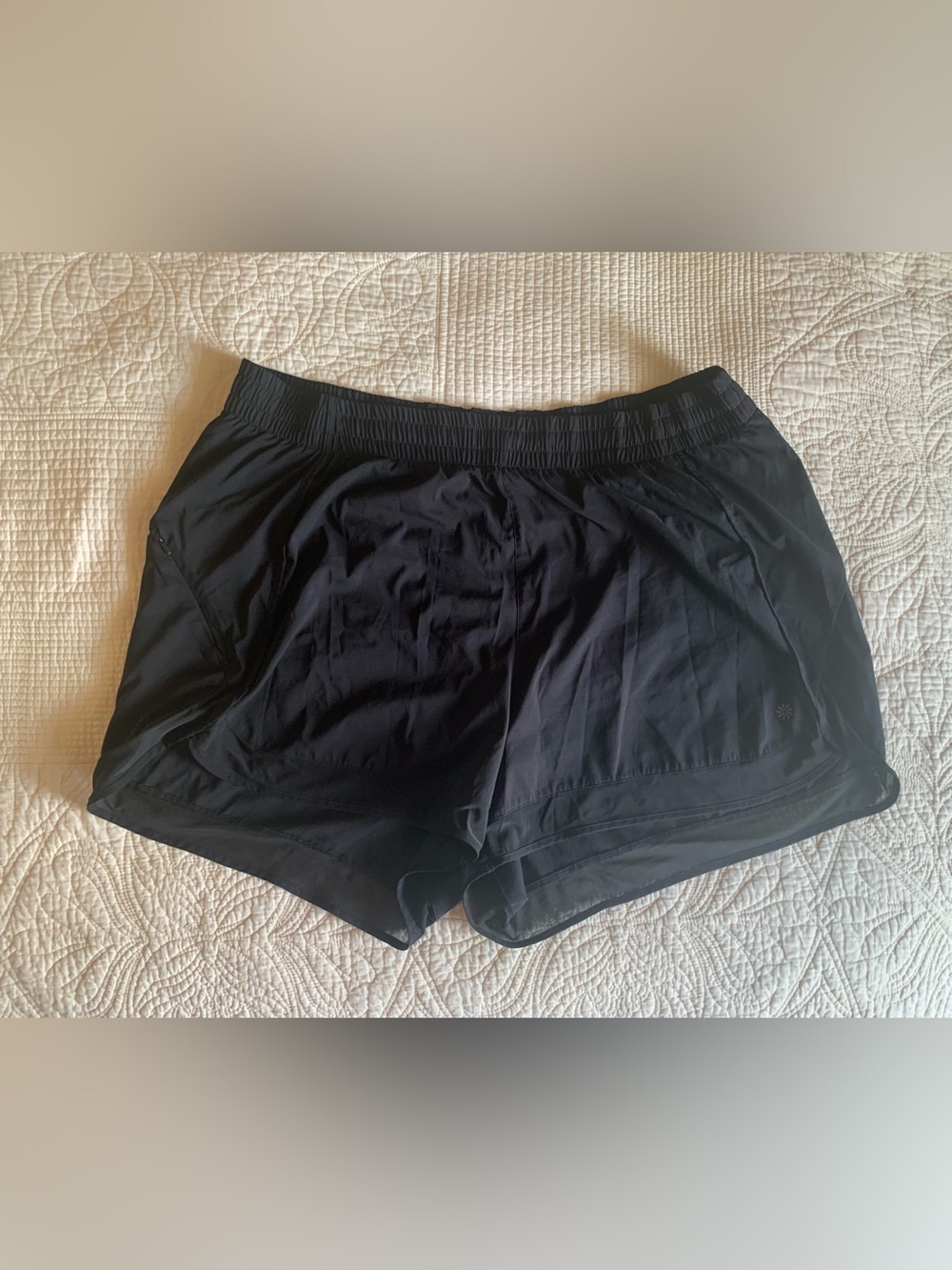 Athleta Mesh Racer Run Mid Rise 4" Shorts